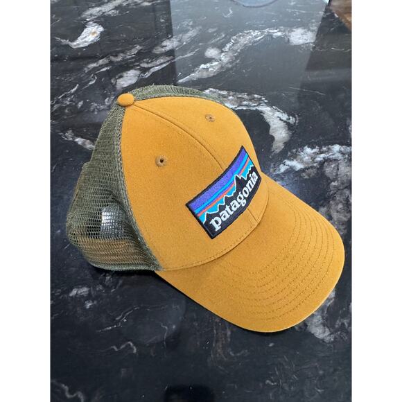 NEW Patagonia P-6 Logo LoPro Trucker Hat Hiking Unisex Talen Gold - Picture 2 of 6